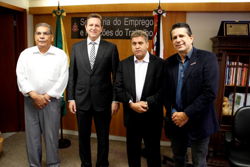 Frente de Trabalho: Heliton do Valle protocola pedido em São Paulo