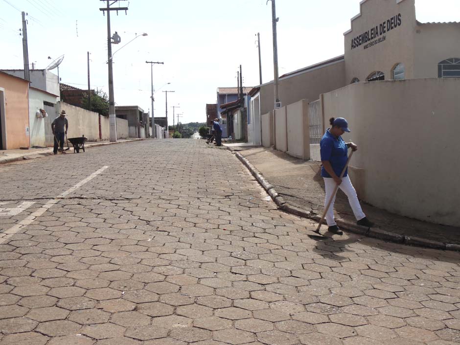 Prefeitura faz limpeza urbana