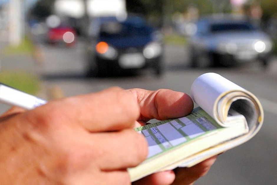 Foi multado? Veja como recorrer de uma multa de trânsito
