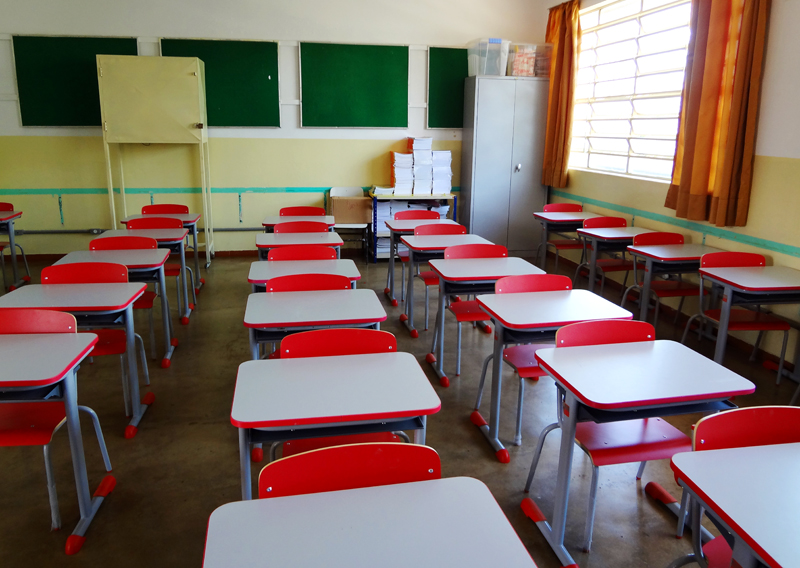 Escolas recebem novas carteiras