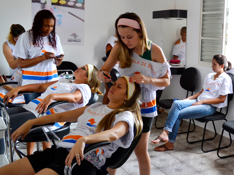 Polo Regional Escola da Beleza forma mais uma turma