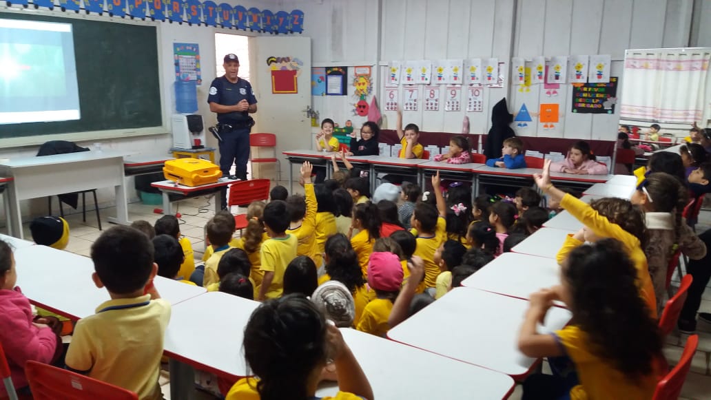 Em parceria com a Educação, GCM de Itararé (SP) promove palestras sobre segurança no trânsito