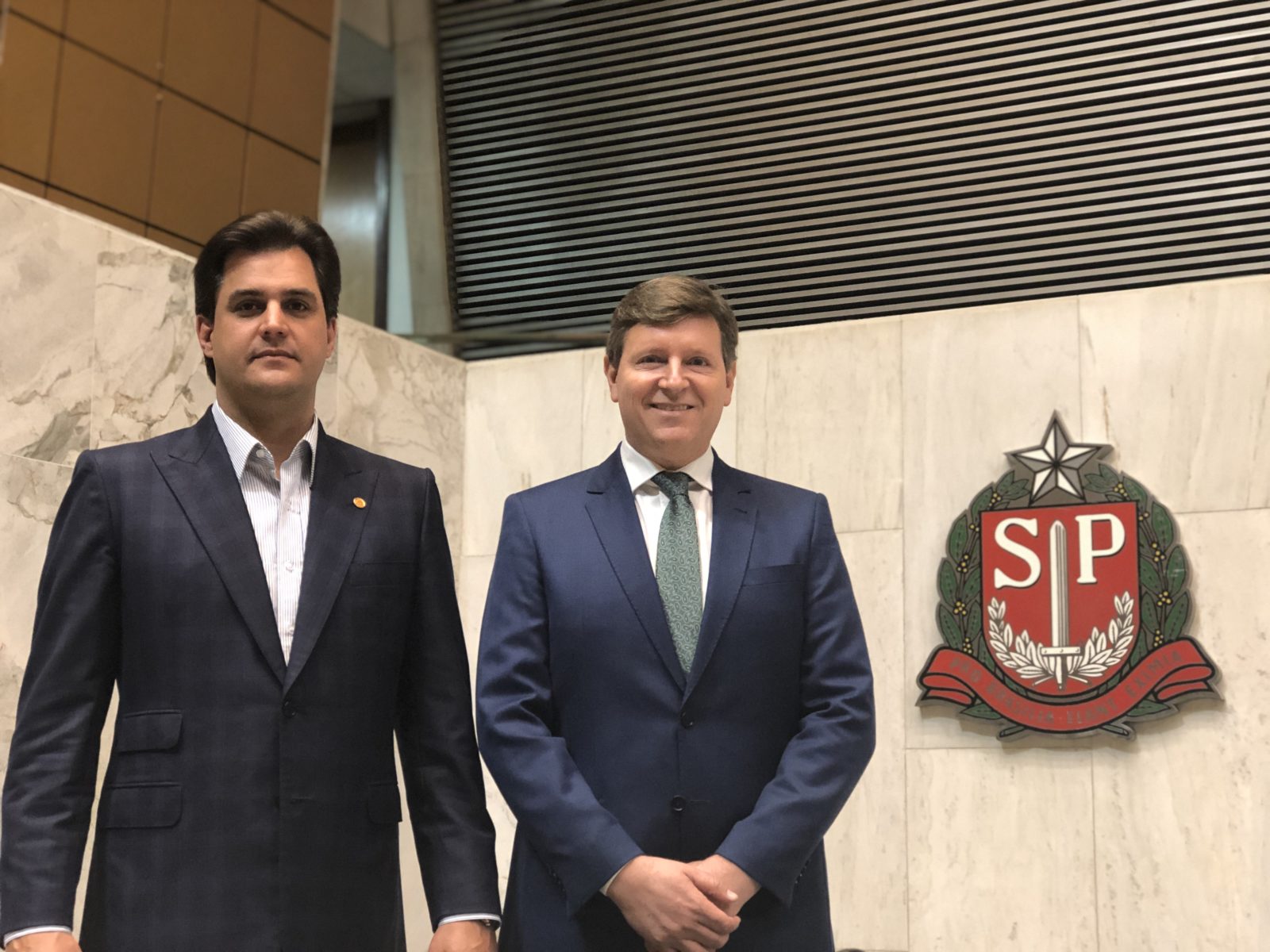 Prefeito de Itararé (SP), Heliton do Valle, conquista mais uma retroescavadeira para o município