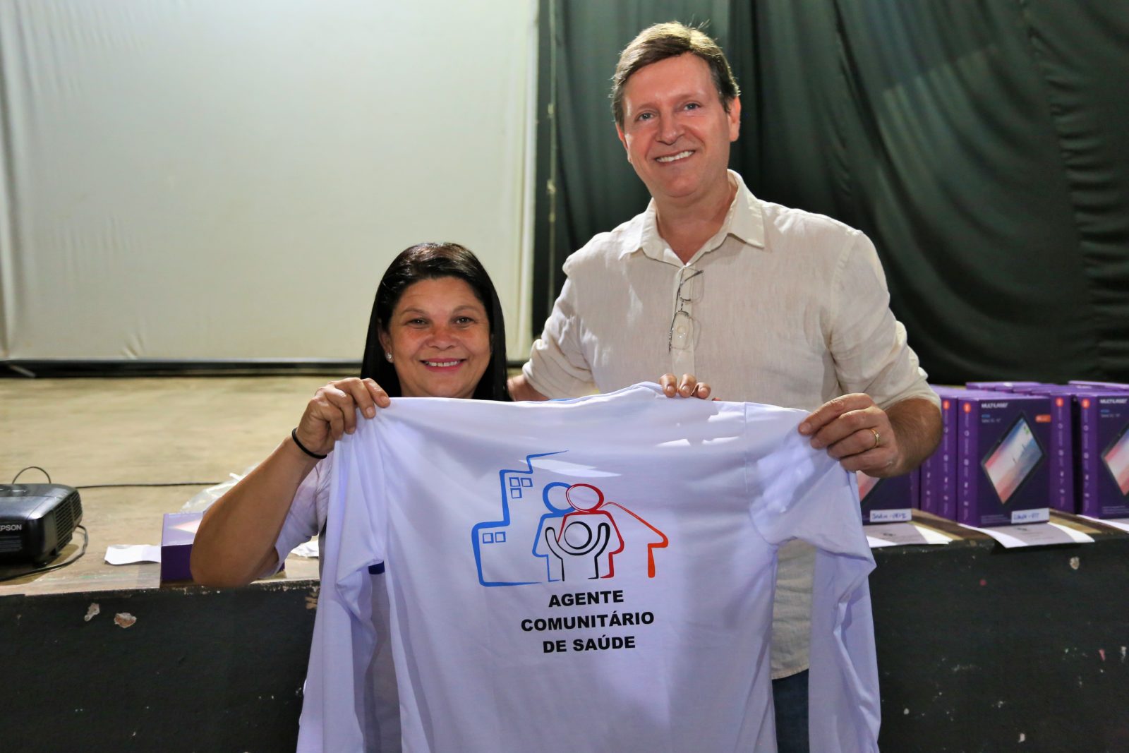 Com dinheiro dos impostos, Prefeitura de Itararé (SP) adquire novos uniformes para agentes de Saúde