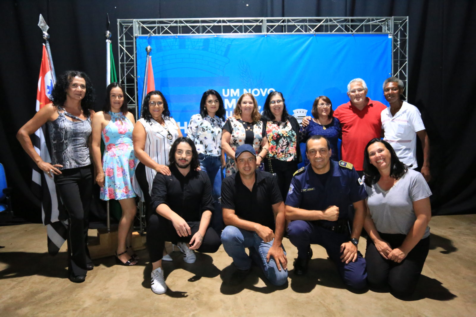 Em Itararé (SP), formandos das Escolas de Moda e de Beleza recebem certificado de conclusão de curso