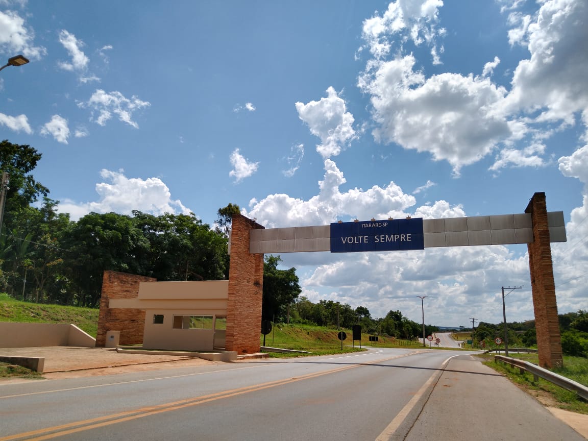 Com recursos próprios, Prefeitura de Itararé (SP) revitaliza portal da entrada da cidade