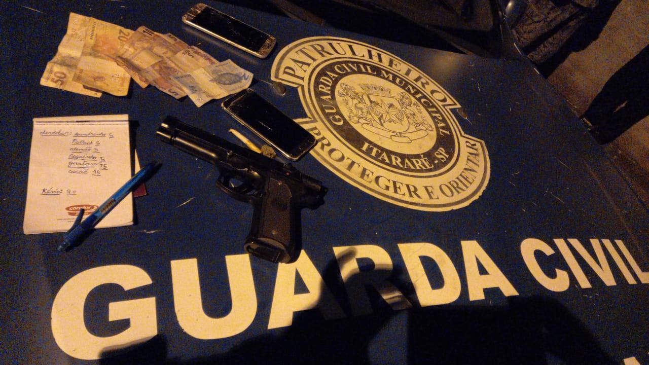 Menores são flagrados com entorpecentes pela GCM no Centro de Itararé (SP)