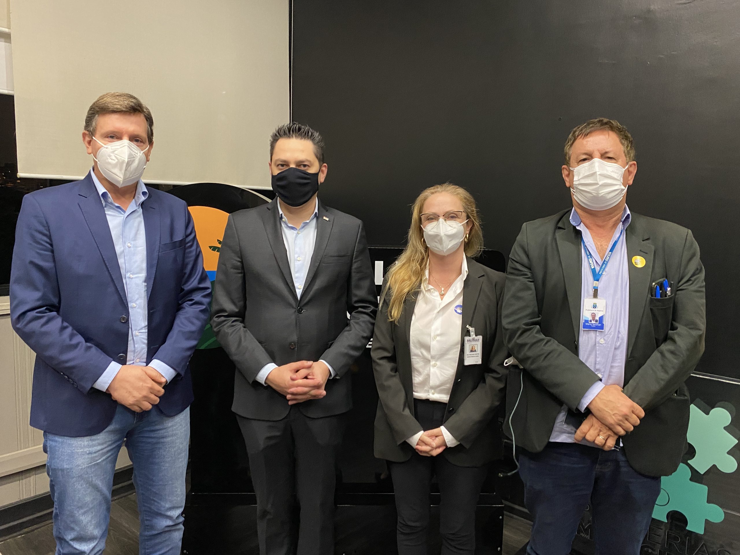 Em São Paulo (SP), prefeito de Itararé (SP) solicita pavimentação da vicinal Juracy Bonotto