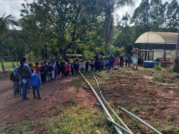 E.M. Ione Maria Marques dos Santos de Itararé (SP) realiza visita técnica ao Núcleo Ambiental, Trilha Ecológica e Horta Municipal