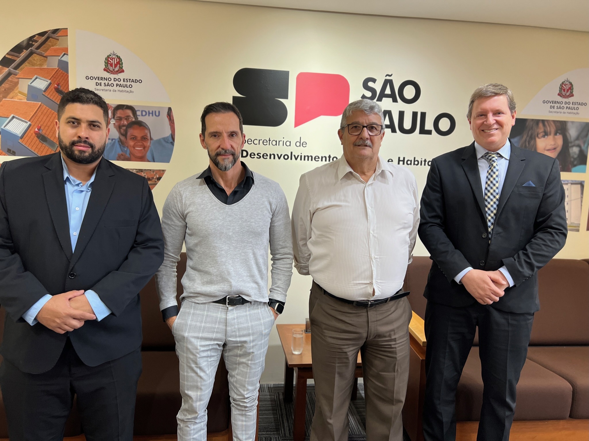 Em São Paulo, prefeito de Itararé (SP) solicita novas moradias populares