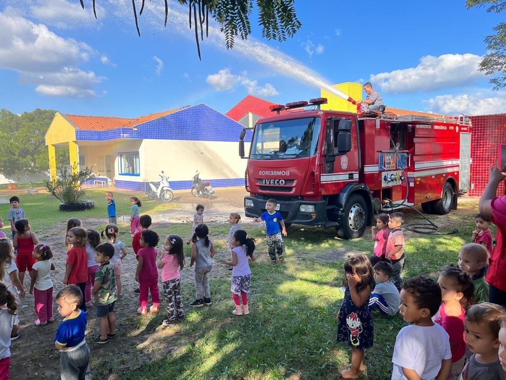 E.M. Dulce de Paula Carneiro de Itararé (SP) realiza projeto Profissões